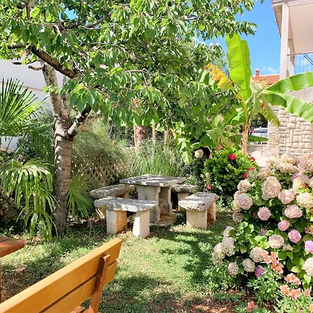 Rustico Mediterraneo With Large Terrace By Mihaela Apartamento