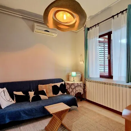 Rustico Mediterraneo With Large Terrace By Mihaela Poreč