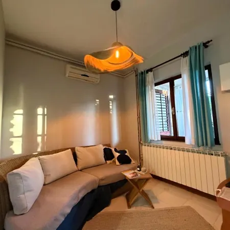 Daire Rustico Mediterraneo With Large Terrace By Mihaela *