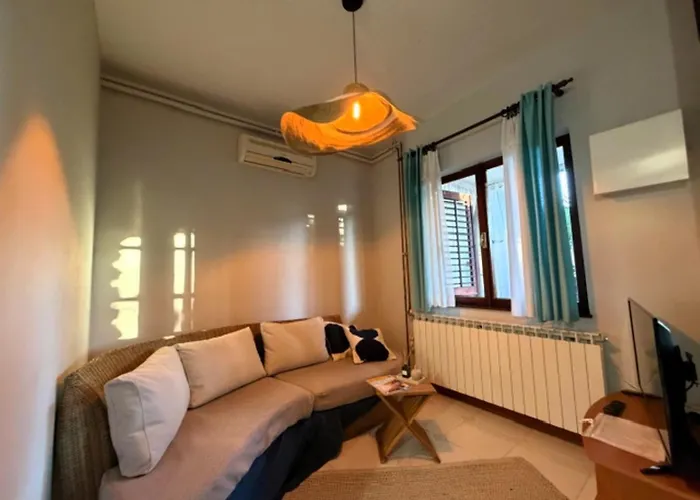 Daire Rustico Mediterraneo With Large Terrace By Mihaela *